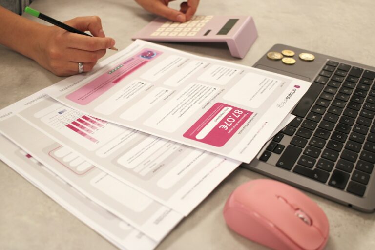 Facture auto-entrepreneur : calcul et gestion des impôts avec calculatrice